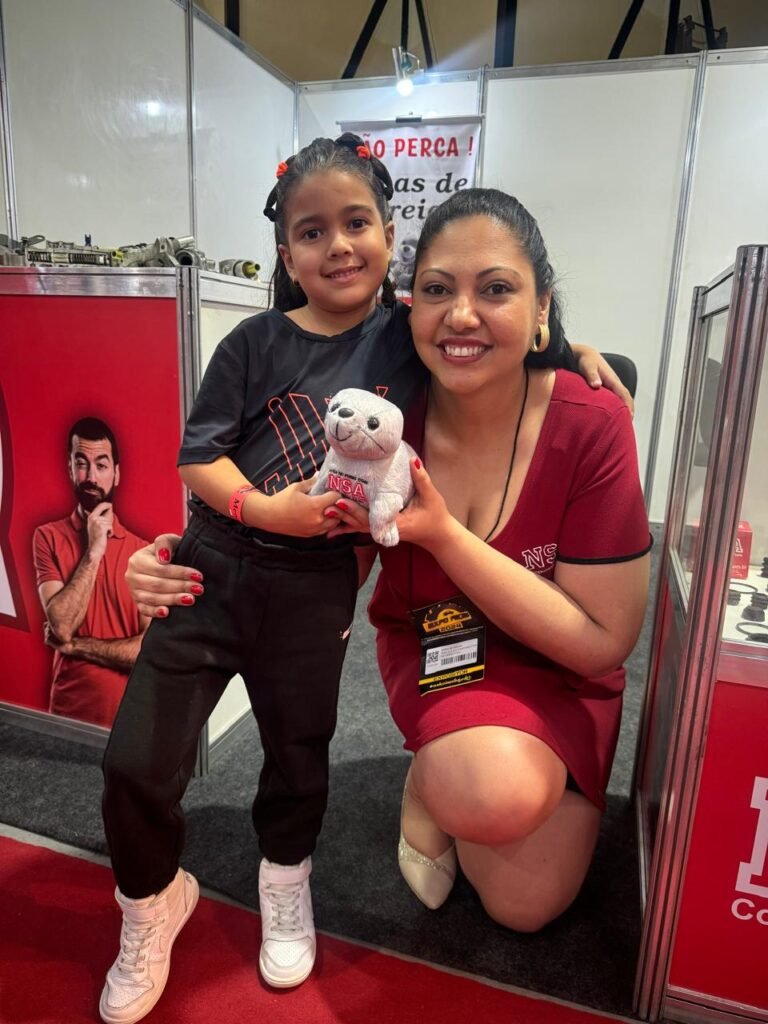 A História da Foca no Freio: Um Mascote, Mil Emoções 3 Foquinha conquistando o coração da criança